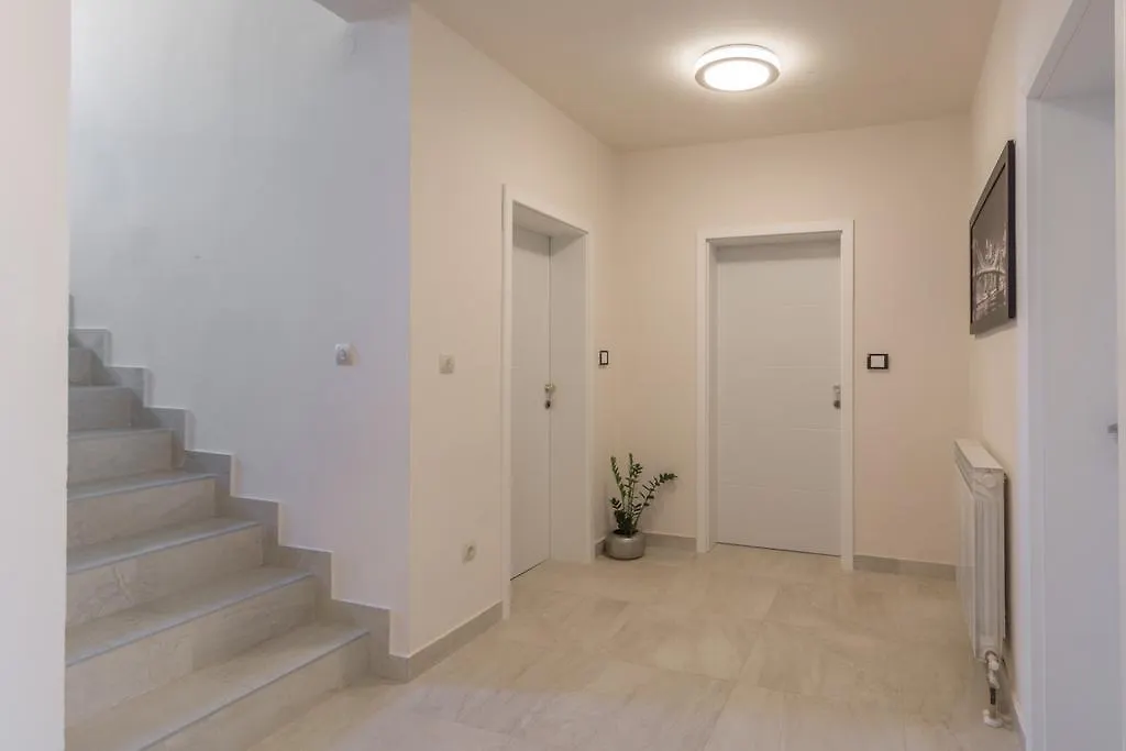 Apartments Sun زادار